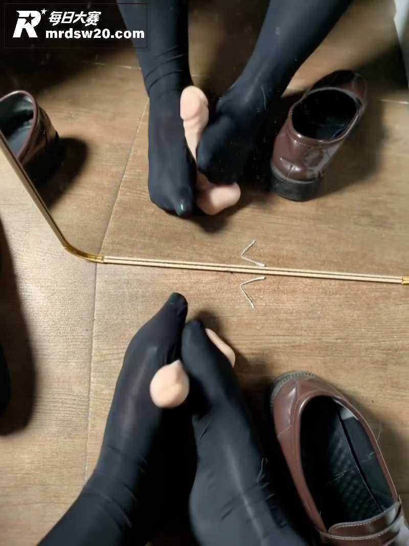 推特足控福利姬 挽风相关图片7